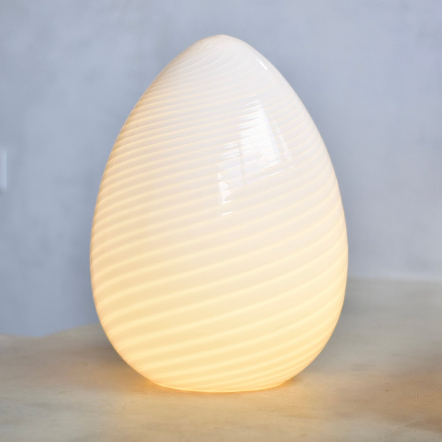 Vintage Murano egg lamp by Venini H44